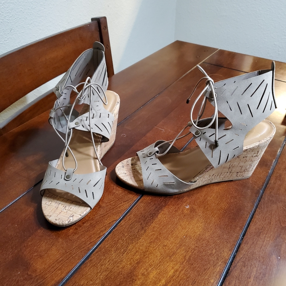 DV wedges size 10
